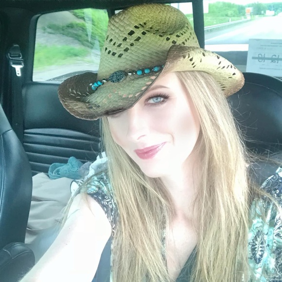 Meet your Posher, Stacey - Picture 3 of 3